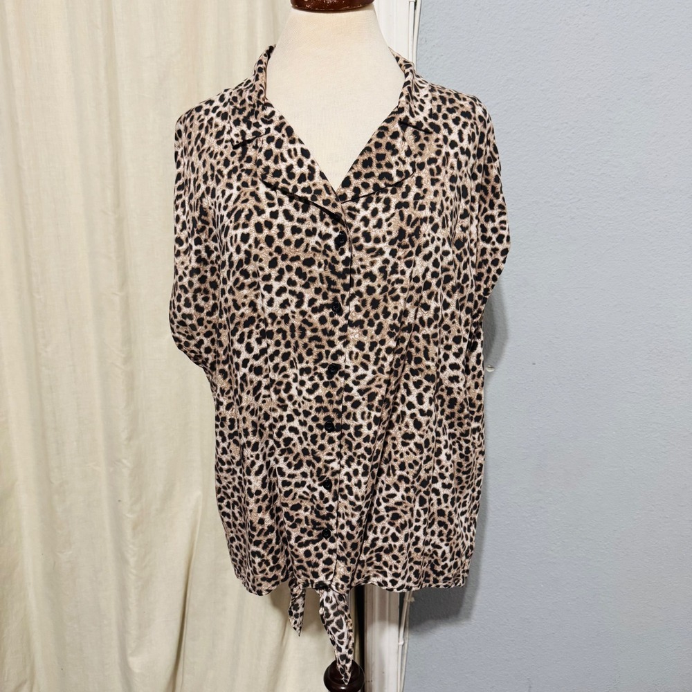 TORRID Leopard Print Button Front Challis Tie‎ Front Shirt Womens Size 2 Rayon